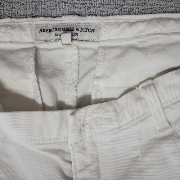 Abercrombie and Fitch size 2 white capris - Picture 4 of 5
